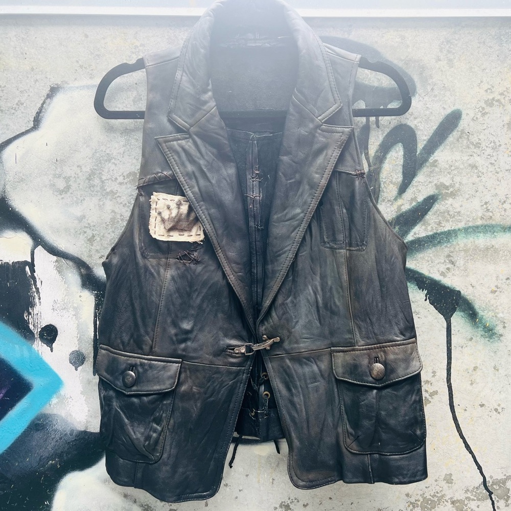 QUEEN of NOTHING Leather Battle Vest Fantasy Paranormal Holly Black - Picture 7 of 16